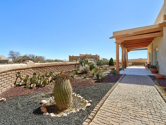 3rd image of 1701 Nez Perce Loop NE