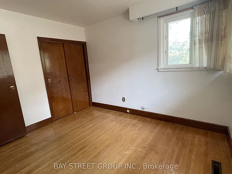 260 Moore Park Ave — Photo 10