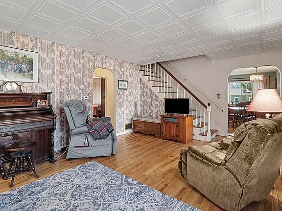 5th image of 408 N Lewis St