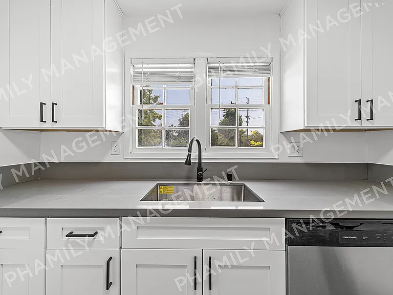 1745 Grevelia St #19 — Photo 7