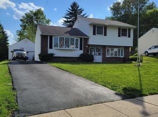 417 Robin Rd, Hatboro, PA 19040