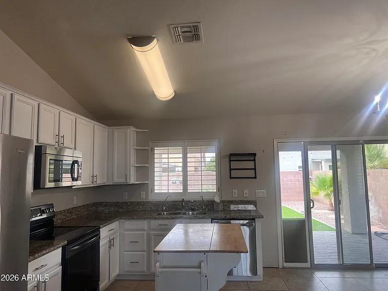 16624 W Saguaro Ln — Photo 5