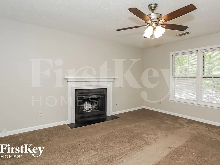 3900 Hadley Farm Dr — Photo 4