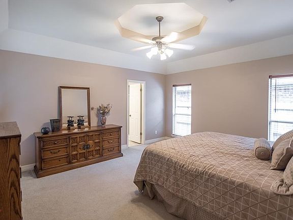 4th image of 9694 Amblewood Ln