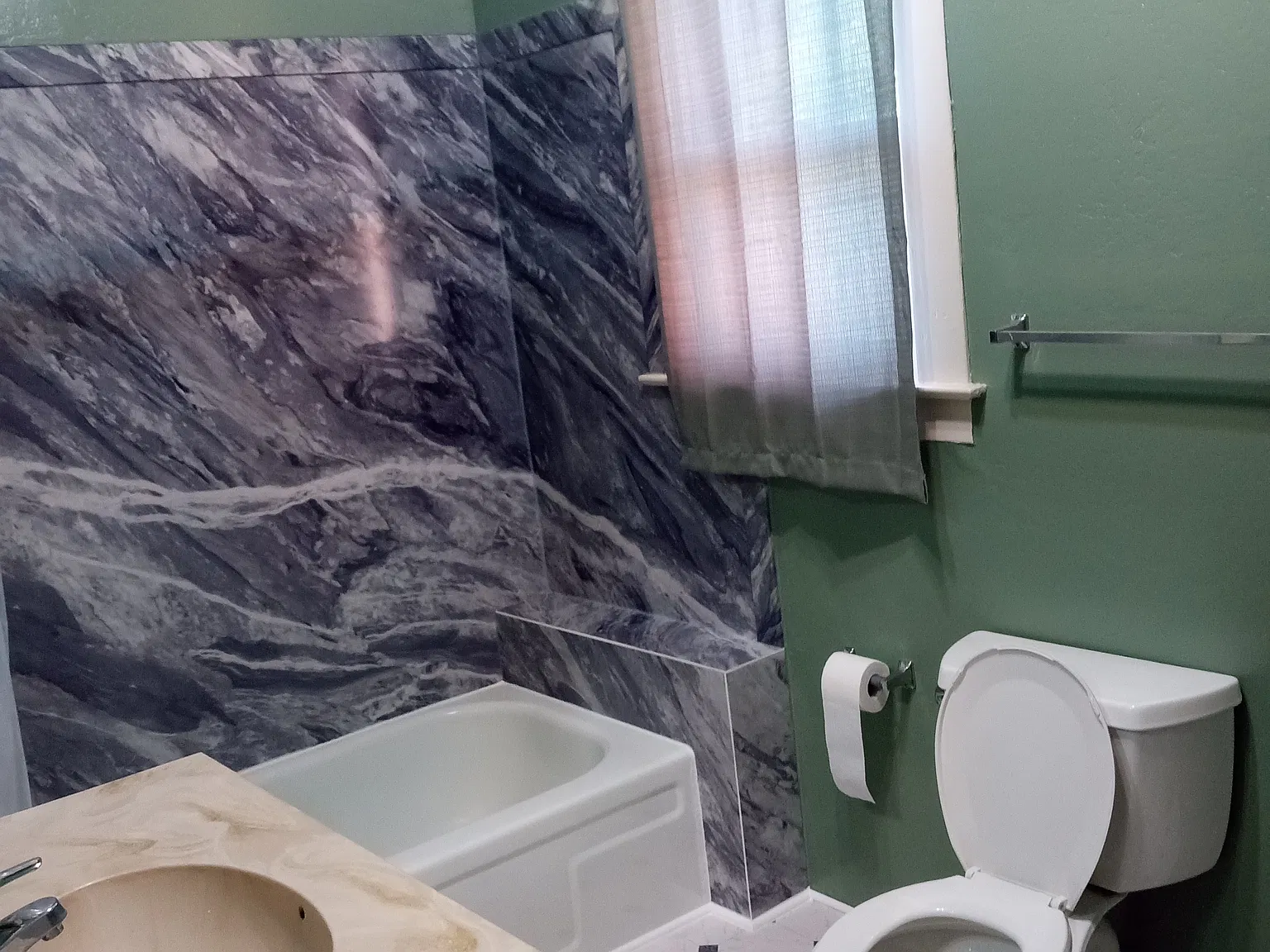 3 bed, 1200 sqft, $2,999 — Photo 4