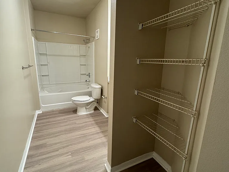 1600 Villa Capri Cir #307 — Photo 13