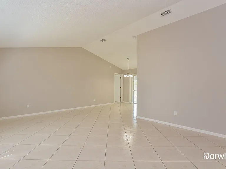 589 Tyler Ave — Photo 7