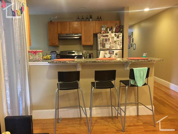 2nd image of 66 Egmont St #4TT
