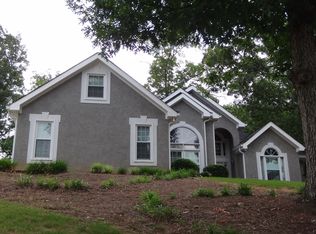 530 Country Club Dr, Stockbridge, GA 30281