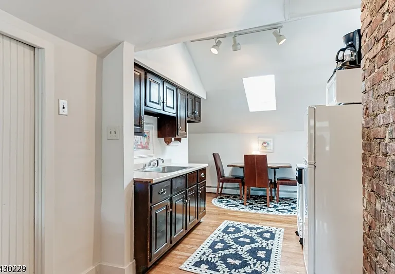34 Fairview Ave #2 — Photo 17