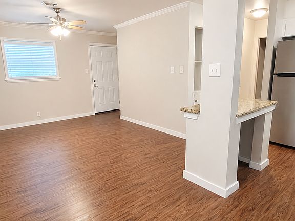 2nd image of 2505 Louise St #15