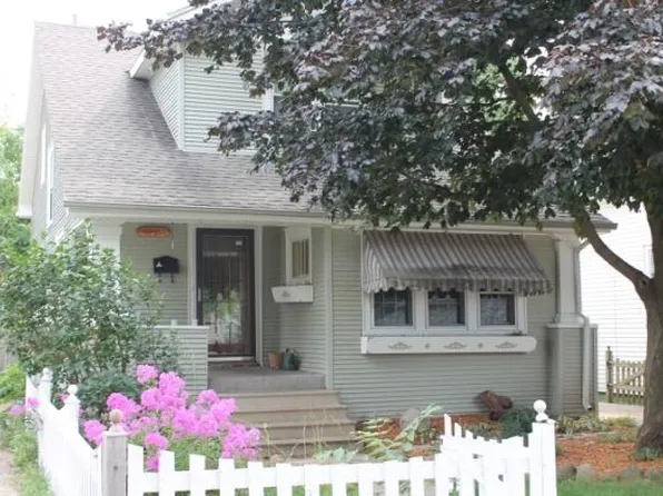 6823 32nd Ave, Kenosha, WI 53142