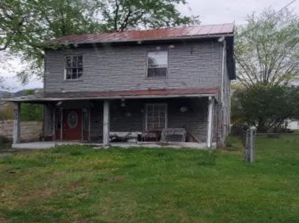 633 Pocahontas St, Glasgow, VA 24555