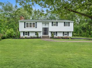 61 Glen Dr, East Greenwich, RI 02818