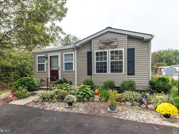 25 Chestnut Ct E, Harleysville, PA 19438
