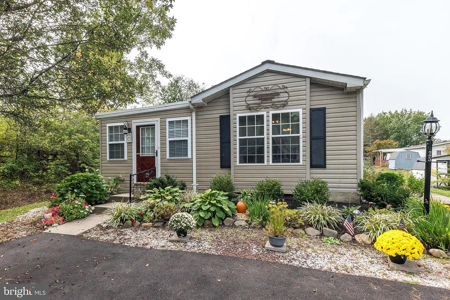 25 Chestnut Ct E photo 1