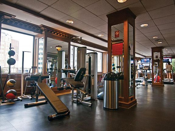 5th image of 45 Wall St APT 702