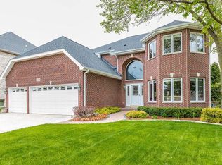 1160 Bluebird Ln, Roselle, IL 60172