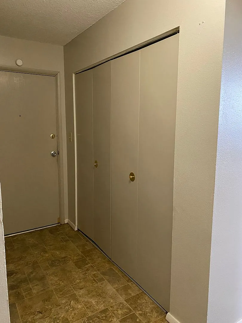 825 & 875 26th St | 26th Street Apartments — Photo 2