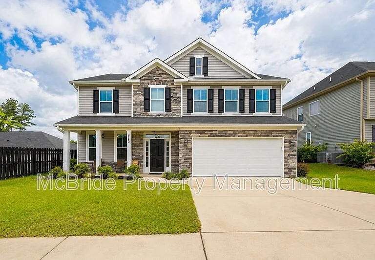 560 Hampton Dr — Photo 1