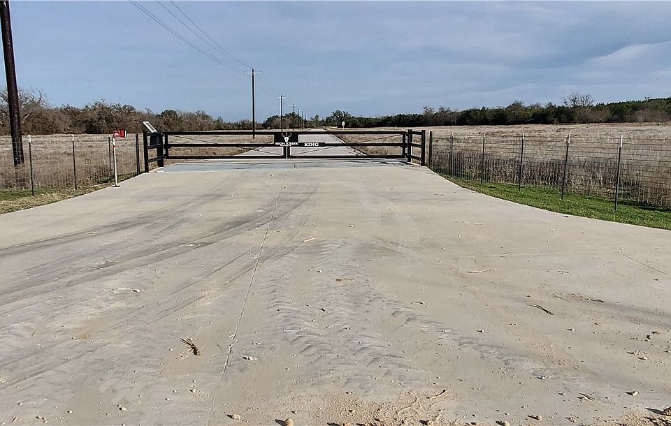 1st image of 410 King Ranch Trl