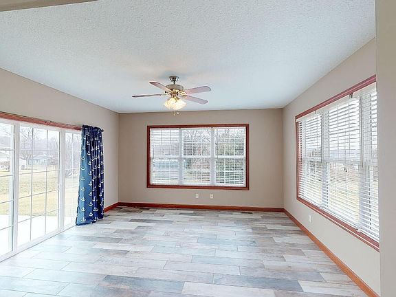 4th image of 1088 Apple Valley Dr
