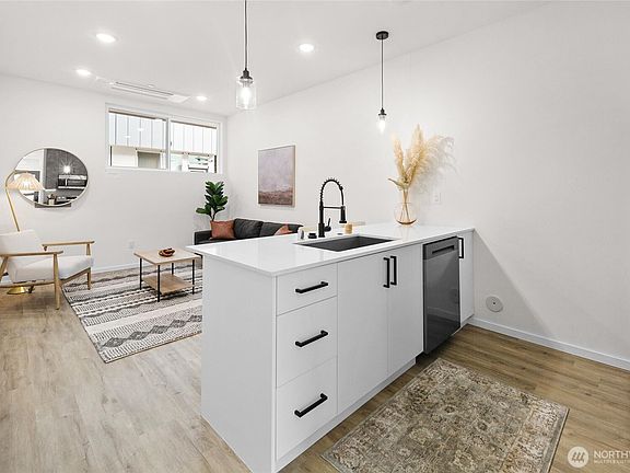 3rd image of 826 B NW 52nd Street