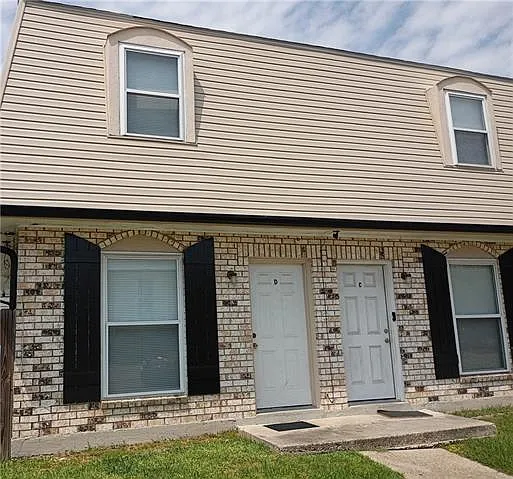 2 bed, 1.5 bath, 980 sqft, $1,350 — Photo 2