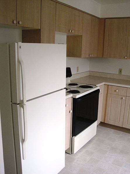 2nd image of 3121 Dewey Ave