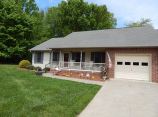 207 Forrest Oaks Dr, King, NC 27021