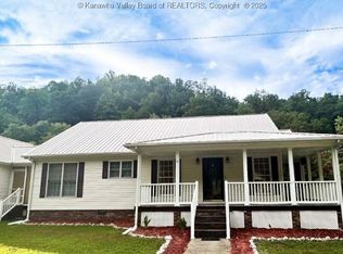 25 Chafin St, Matewan, WV 25678