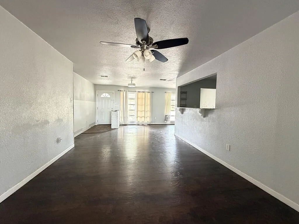 4 bed, 2.0 bath, 2048 sqft, $2,500 — Photo 4