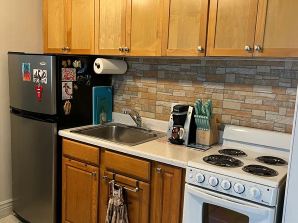 424 Walina St, Honolulu, HI 96815