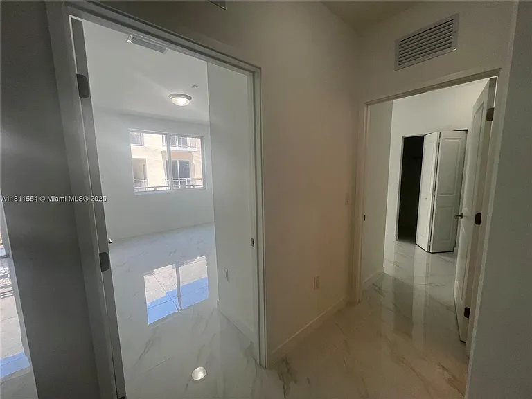 1010 SW 69th Ave #212 — Photo 26