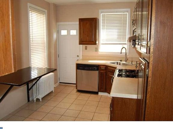 5th image of 1708 Howland St