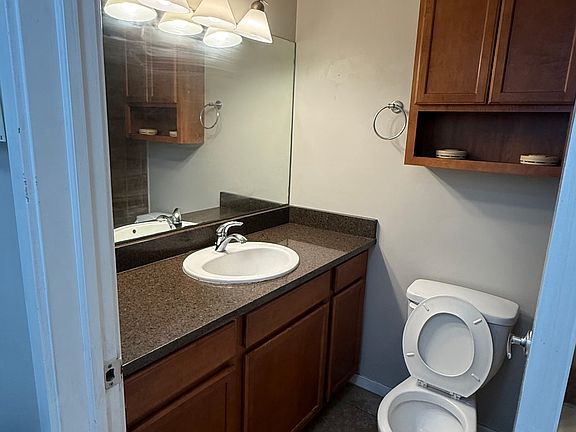 3rd image of 2567 Douglas St #2