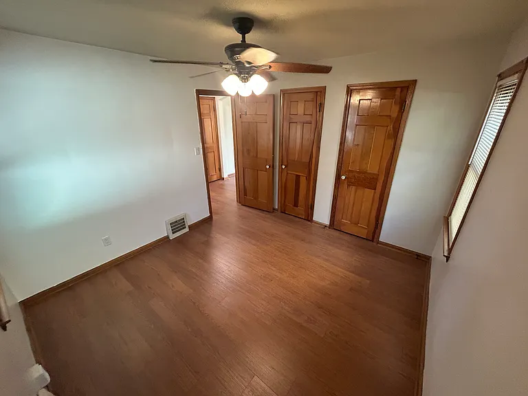 5915 Forest Ave — Photo 10