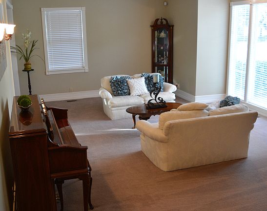 2-story vaulted formal room