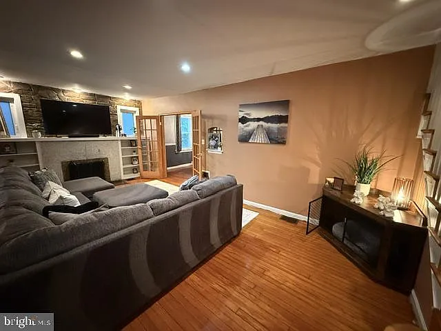 3 bed, 1.5 bath, 1344 sqft, $2,850 — Photo 4