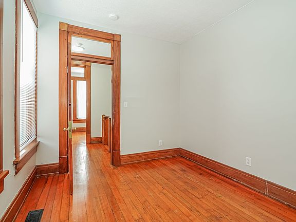 4th image of 802 E Main St #804