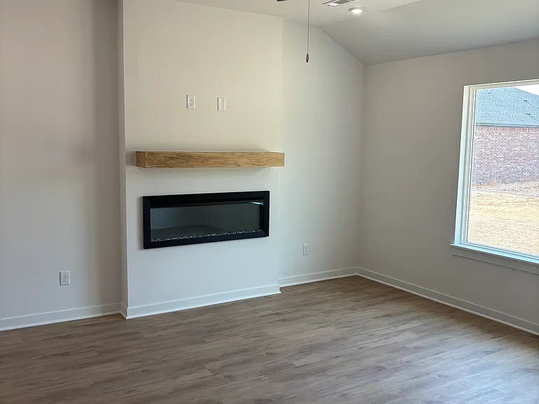 814 Heeler Ave — Photo 5