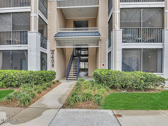3rd image of 440 Timberwalk Ct APT 913
