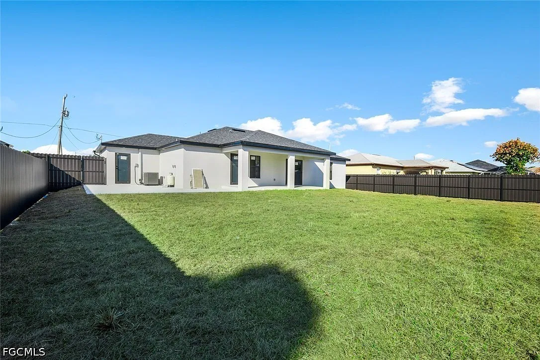 5 bed, 4.0 bath, 2002 sqft, $2,600 — Photo 2