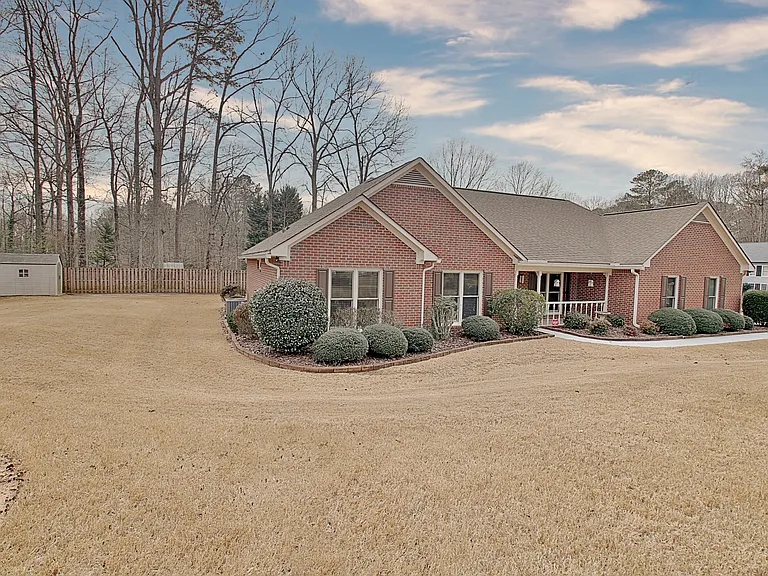 401 Tenterden Curv — Photo 2