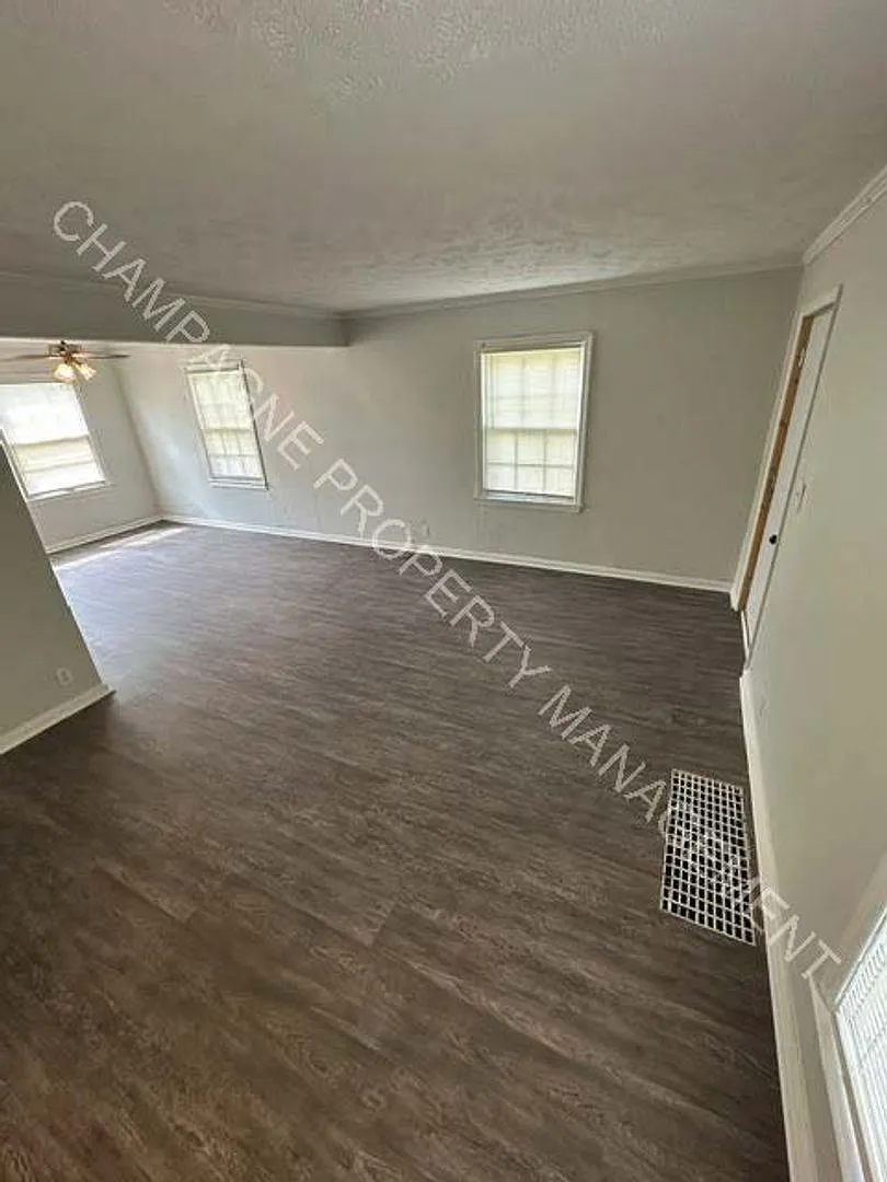 5400 Swope Pkwy — Photo 3