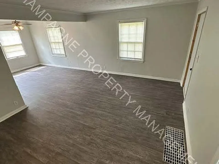 5400 Swope Pkwy — Photo 3