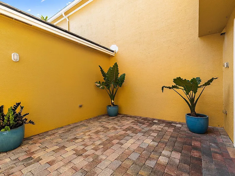 150 Lismore Ln — Photo 41