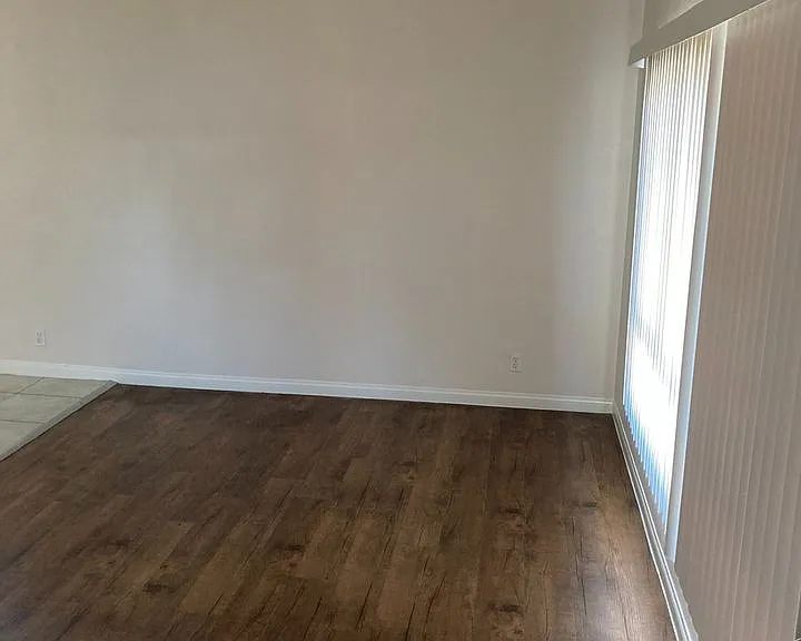 6331 Templeton St #B — Photo 11