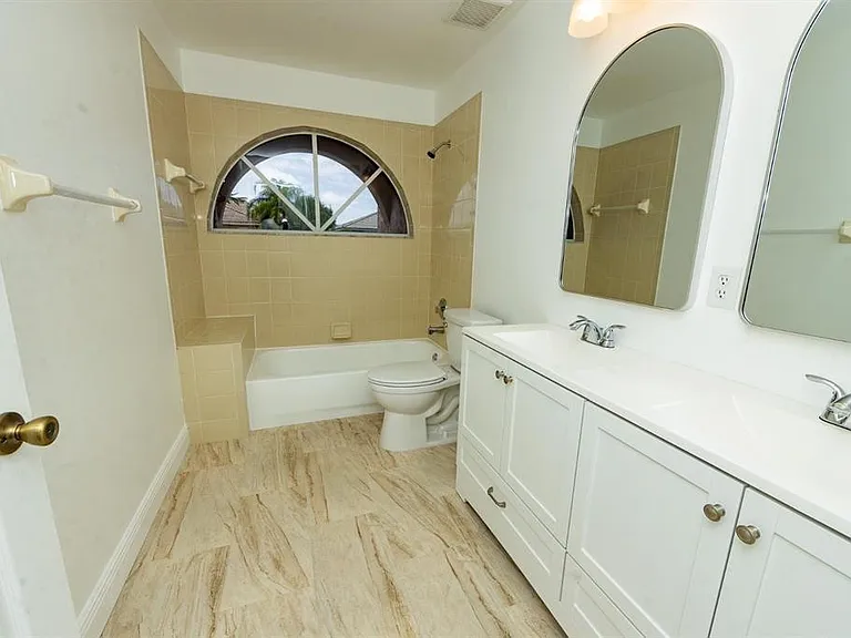 3375 SW 181st Ter — Photo 31