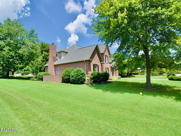 4th image of 1689 Peppertree Dr